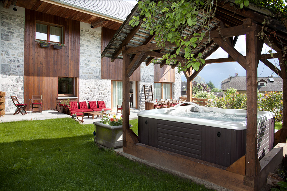 Ski chalets with hot tub
