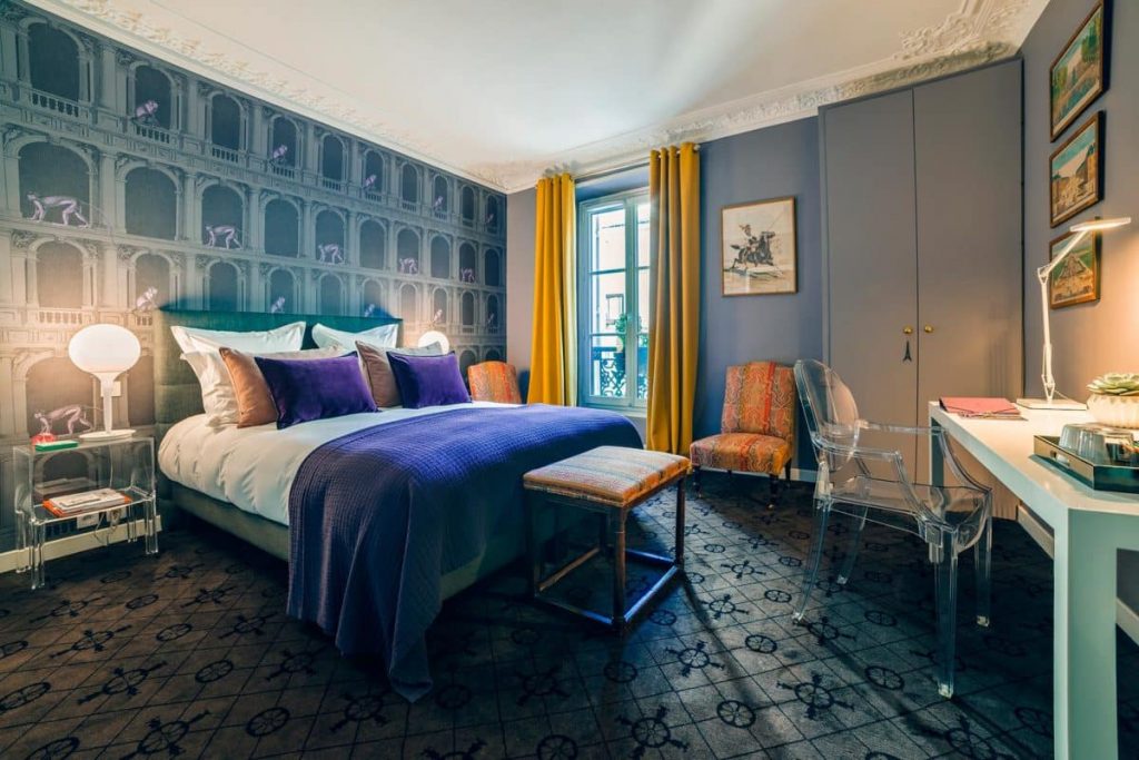 bedroom  in Paris