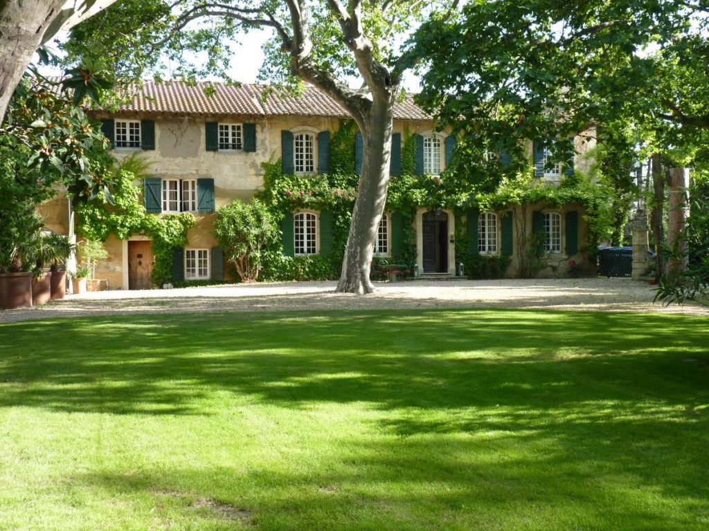 luxury villa rentals in Avignon