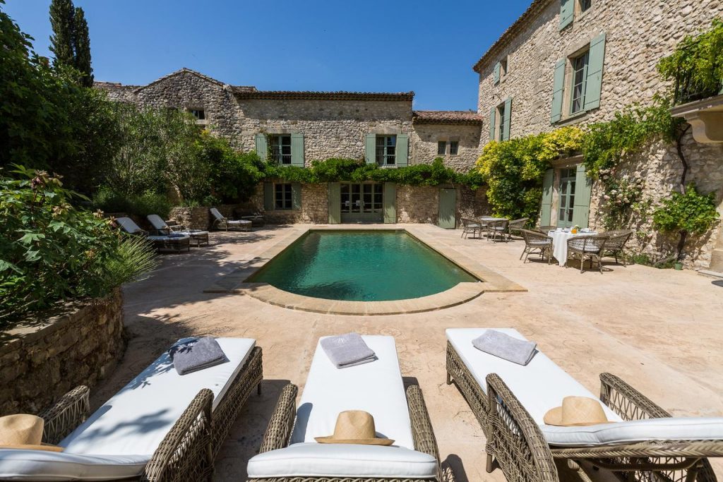 villas to rent in provence with pools