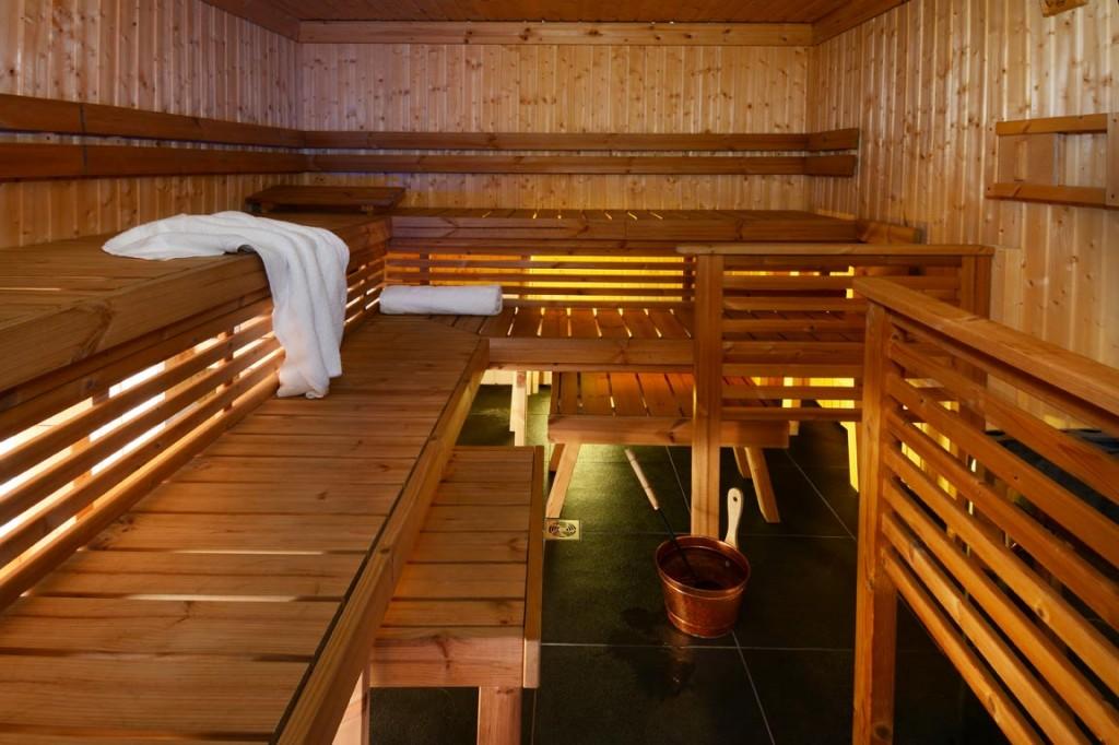 ski chalets with hot tub