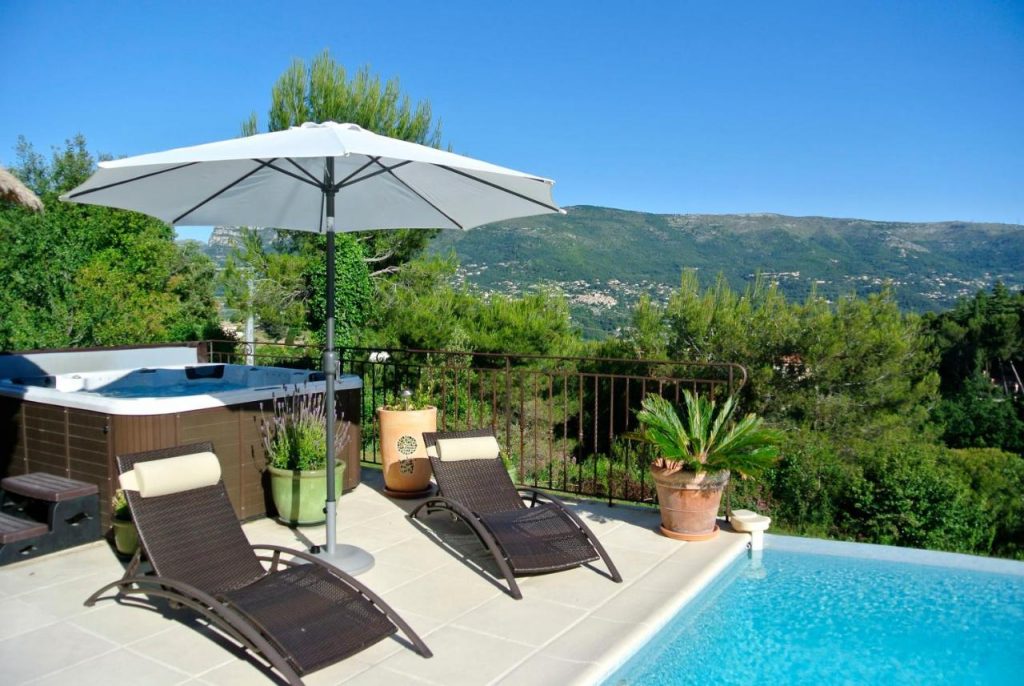 Villas in South of France with private pool near beach