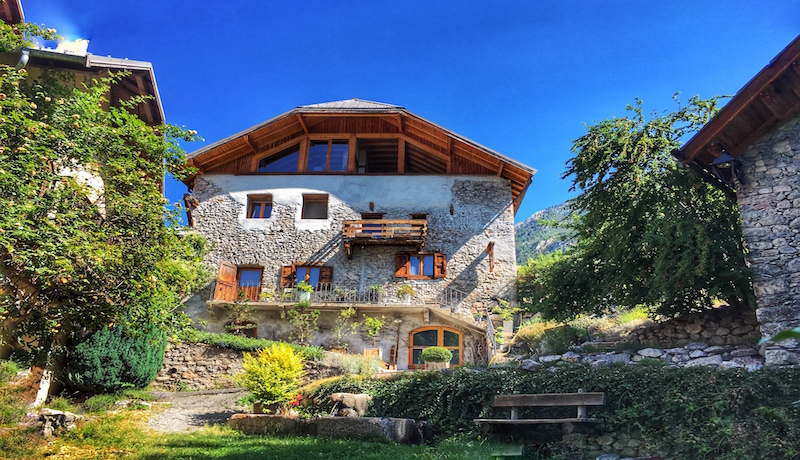 Luxury ski chalet rentals in the french alps