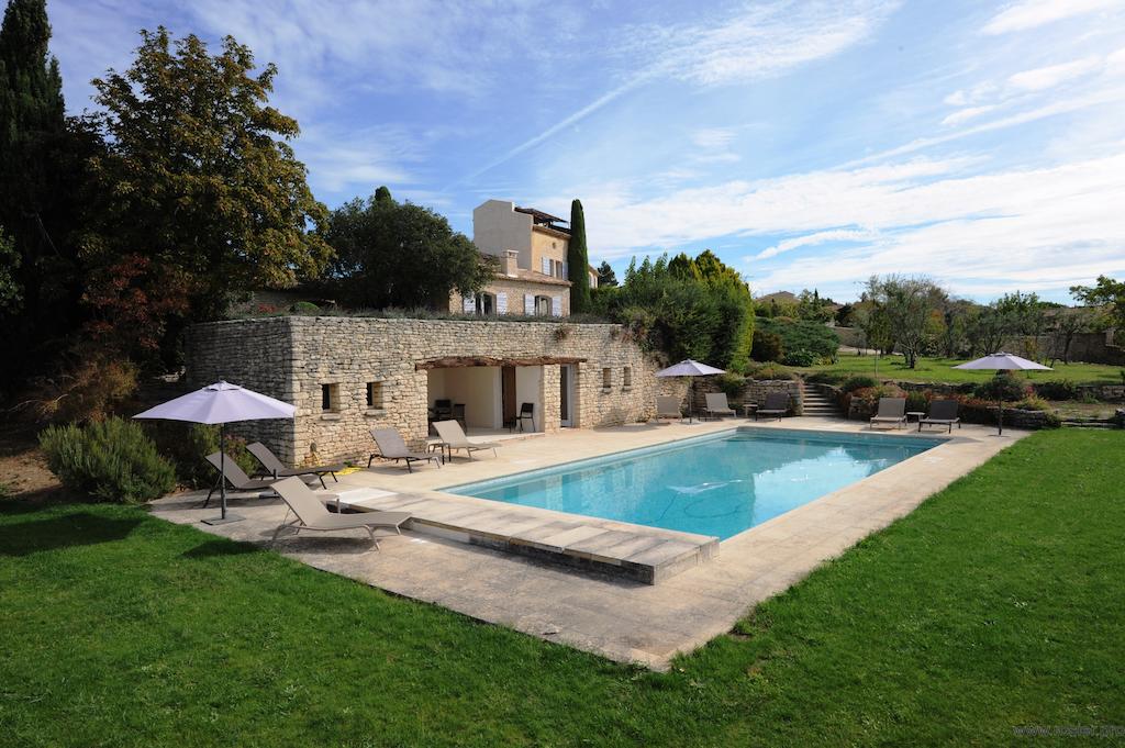 villa with pool in provence